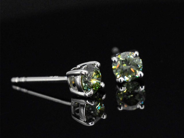 Witgouden oorbellen groene diamant 0.50 carat - afbeelding 1 van  9