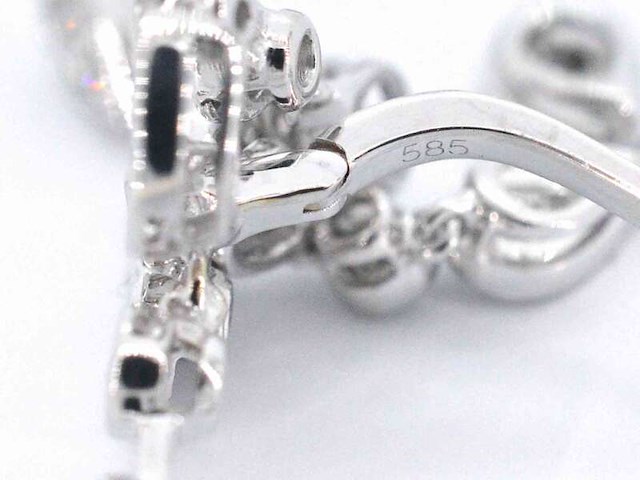 Witgouden oorbellen in bijzonder design met natuurlijke diamanten - afbeelding 7 van  9