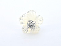 Witgouden oorbellen met 0.18 carat natuurlijke diamanten en parelmoer edele bloem - afbeelding 1 van  8