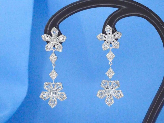 Witgouden oorbellen met 1.50 carat diamanten - afbeelding 1 van  9