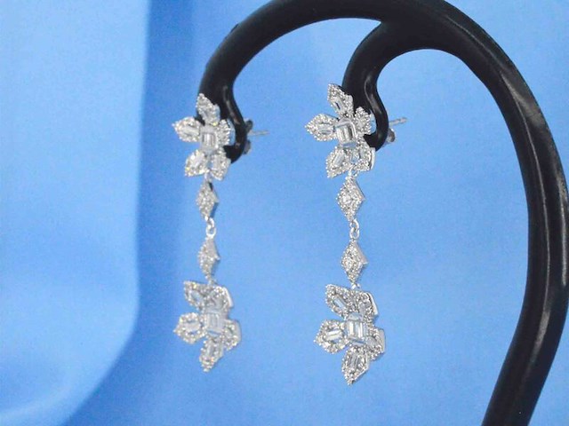 Witgouden oorbellen met 1.50 carat diamanten - afbeelding 3 van  9