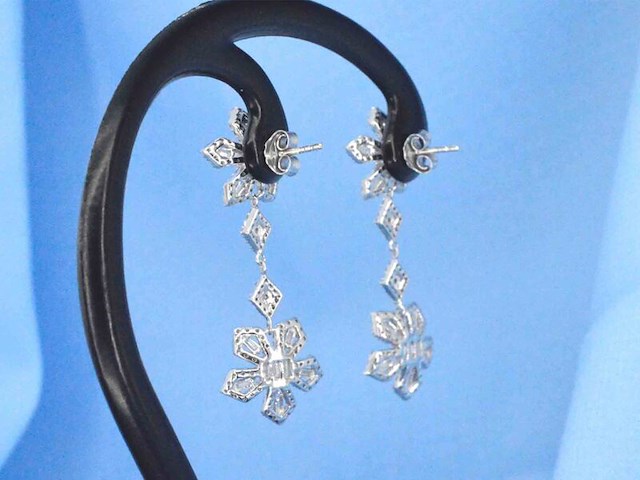 Witgouden oorbellen met 1.50 carat diamanten - afbeelding 4 van  9