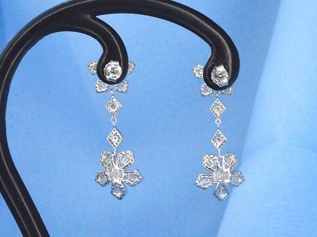 Witgouden oorbellen met 1.50 carat diamanten - afbeelding 5 van  9