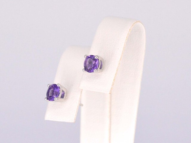 Witgouden oorbellen met amethist - afbeelding 4 van  10