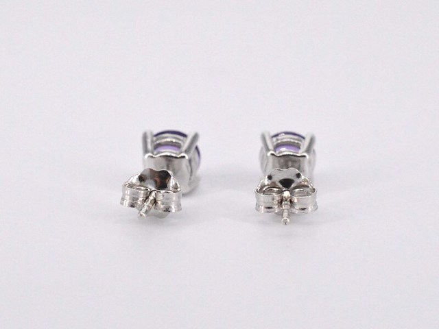 Witgouden oorbellen met amethist - afbeelding 6 van  10