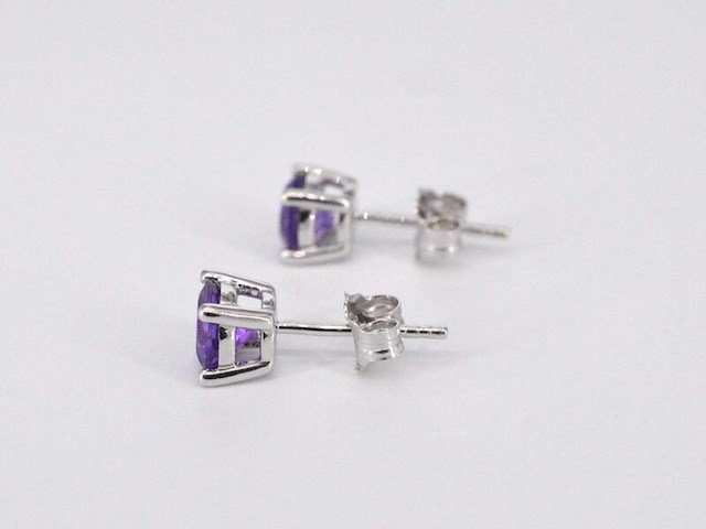 Witgouden oorbellen met amethist - afbeelding 7 van  10