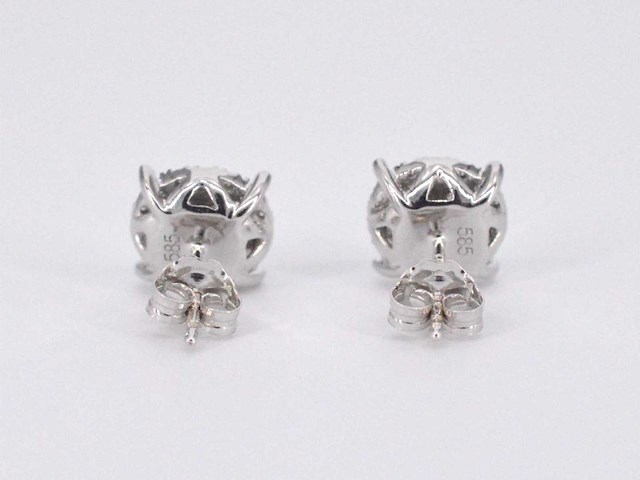 Witgouden oorbellen met briljant geslepen diamant - afbeelding 7 van  9
