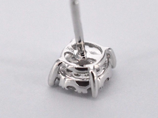 Witgouden oorbellen met briljant geslepen diamanten - afbeelding 8 van  9