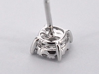 Witgouden oorbellen met briljant geslepen diamanten - afbeelding 8 van  9