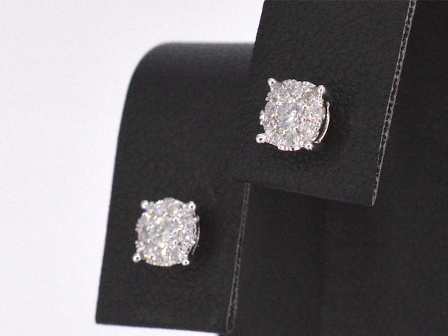 Witgouden oorbellen met briljant geslepen diamanten - afbeelding 4 van  8