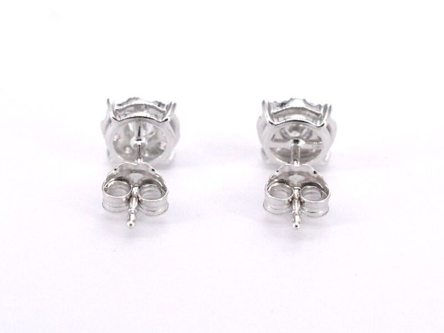 Witgouden oorbellen met briljant geslepen diamanten - afbeelding 8 van  10