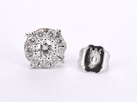 Witgouden oorbellen met briljant geslepen diamanten - afbeelding 9 van  10