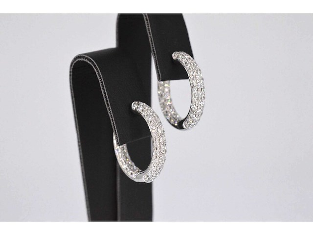 Witgouden oorbellen met briljant geslepen diamanten - afbeelding 5 van  10