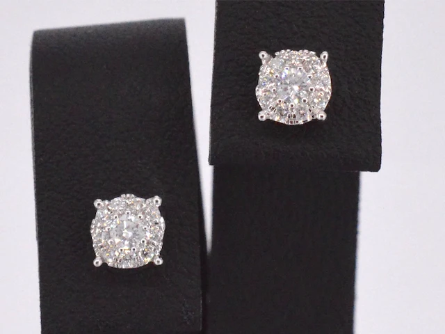 Witgouden oorbellen met briljant geslepen diamanten - afbeelding 1 van  8