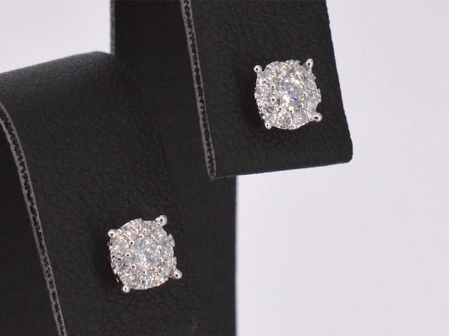 Witgouden oorbellen met briljant geslepen diamanten - afbeelding 5 van  8