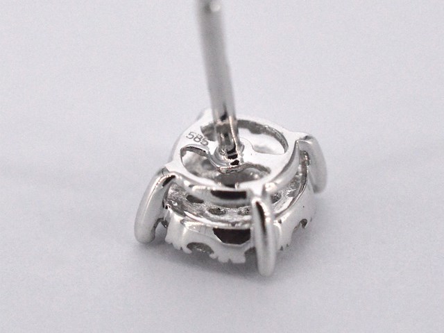 Witgouden oorbellen met briljant geslepen natuurlijke diamanten - afbeelding 11 van  11