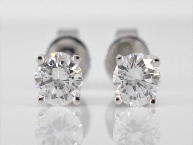 Witgouden oorbellen met diamant 0.50 carat - afbeelding 1 van  5