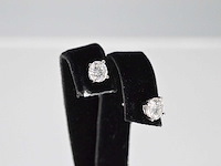 Witgouden oorbellen met diamant 0.50 carat - afbeelding 5 van  5
