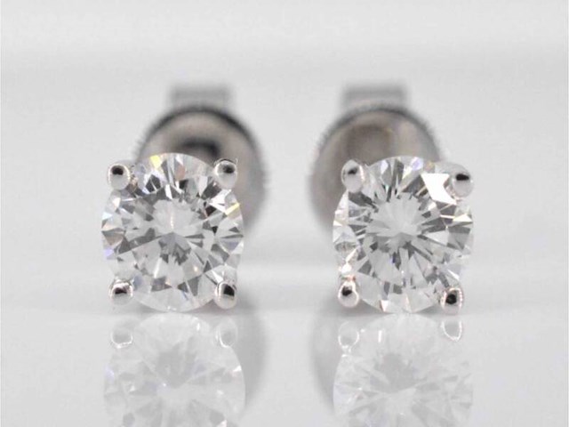 Witgouden oorbellen met diamant 0.50 carat - afbeelding 1 van  6