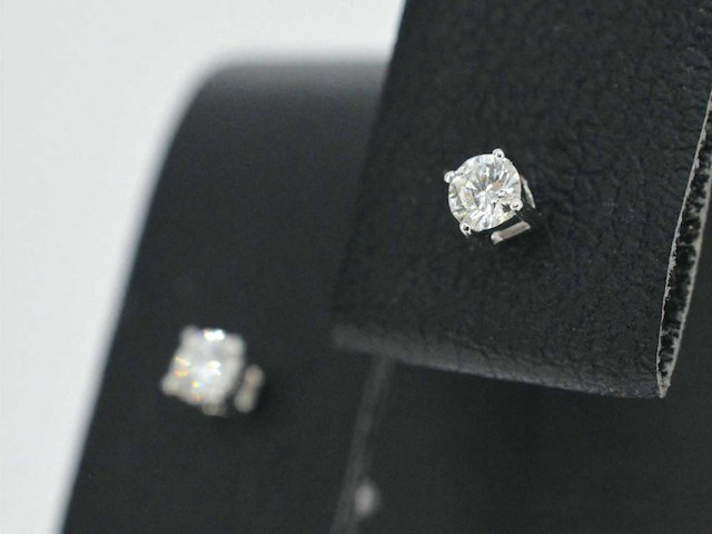 Witgouden oorbellen met diamant - afbeelding 7 van  10