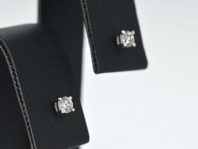 Witgouden oorbellen met diamant - afbeelding 5 van  8