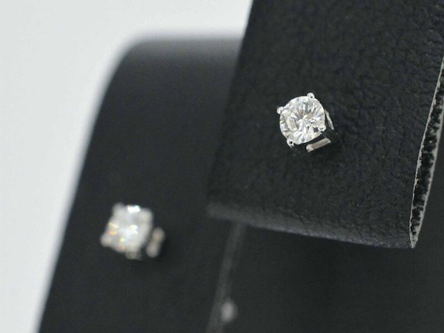 Witgouden oorbellen met diamant - afbeelding 7 van  11