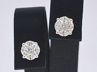 Witgouden oorbellen met diamant