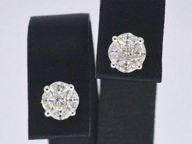 Witgouden oorbellen met diamant - afbeelding 1 van  10