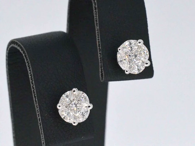 Witgouden oorbellen met diamant - afbeelding 5 van  10
