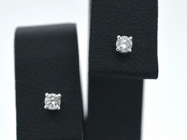 Witgouden oorbellen met diamant - afbeelding 1 van  9