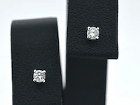 Witgouden oorbellen met diamant