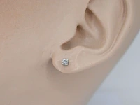 Witgouden oorbellen met diamant - afbeelding 2 van  9