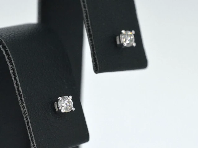 Witgouden oorbellen met diamant - afbeelding 4 van  9