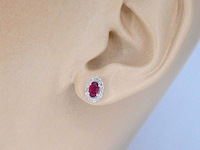 Witgouden oorbellen met diamanten en robijn - afbeelding 3 van  10