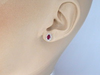 Witgouden oorbellen met diamanten en robijn - afbeelding 5 van  10