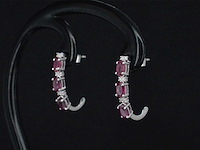 Witgouden oorbellen met diamanten en robijn - afbeelding 1 van  8