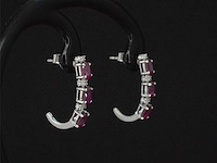 Witgouden oorbellen met diamanten en robijn - afbeelding 3 van  8