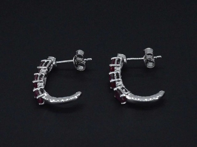 Witgouden oorbellen met diamanten en robijn - afbeelding 4 van  8