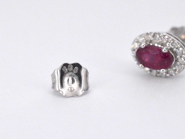 Witgouden oorbellen met diamanten en robijn - afbeelding 2 van  10