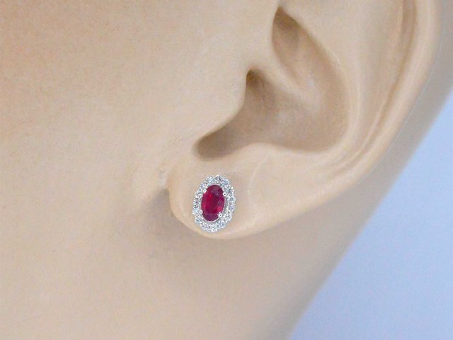 Witgouden oorbellen met diamanten en robijn - afbeelding 3 van  10