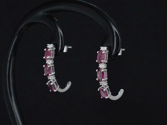 Witgouden oorbellen met diamanten en robijn - afbeelding 1 van  9