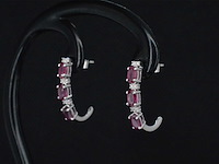 Witgouden oorbellen met diamanten en robijn - afbeelding 1 van  9