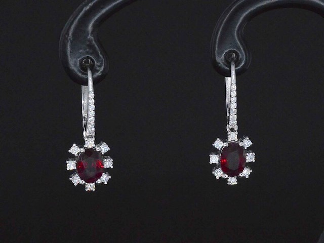 Witgouden oorbellen met diamanten en robijnen - afbeelding 1 van  6