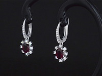 Witgouden oorbellen met diamanten en robijnen - afbeelding 2 van  6