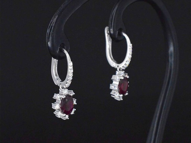 Witgouden oorbellen met diamanten en robijnen - afbeelding 3 van  6