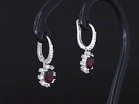 Witgouden oorbellen met diamanten en robijnen - afbeelding 3 van  6