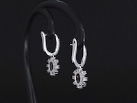 Witgouden oorbellen met diamanten en robijnen - afbeelding 4 van  6