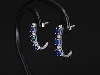 Witgouden oorbellen met diamanten en saffier - afbeelding 1 van  9