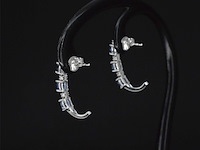 Witgouden oorbellen met diamanten en saffier - afbeelding 4 van  9