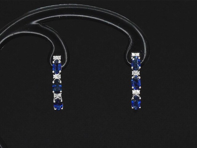 Witgouden oorbellen met diamanten en saffier - afbeelding 6 van  9